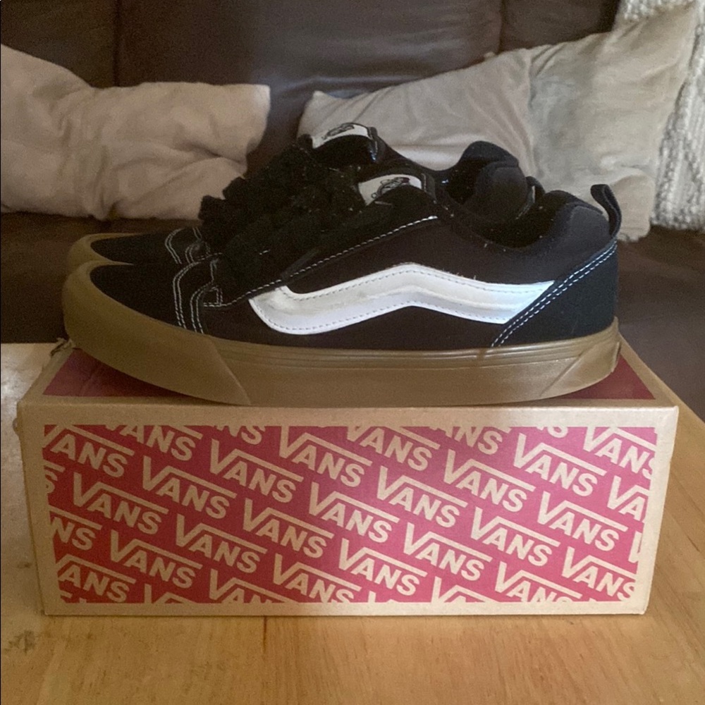 Vans Knu Skool (Black and White)
